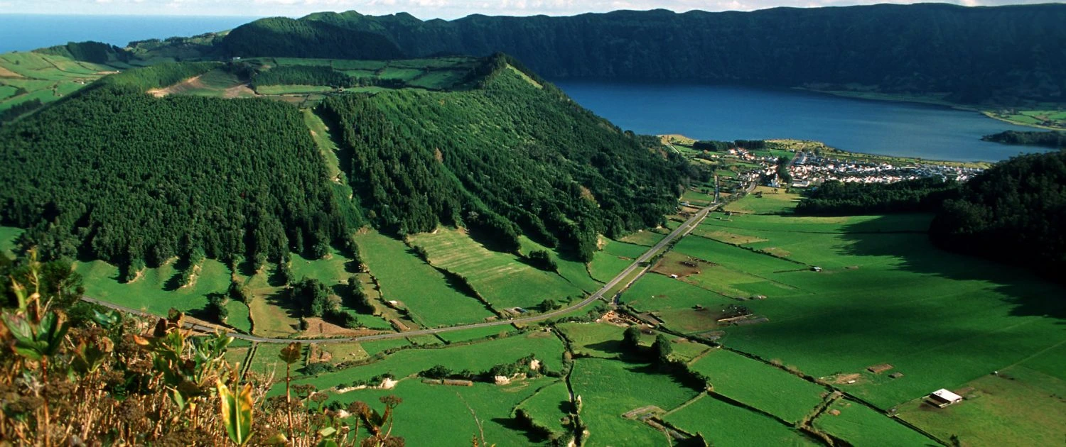 Caldeirinha das Sete Cidades, São Miguel, Açores - Photo RuiCunha Caldeirinha das Sete Cidades, São Miguel, Açores - Photo RuiCunha